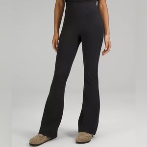 Lululemon | Groove Super-High-Rise Flared Pant
Nulu